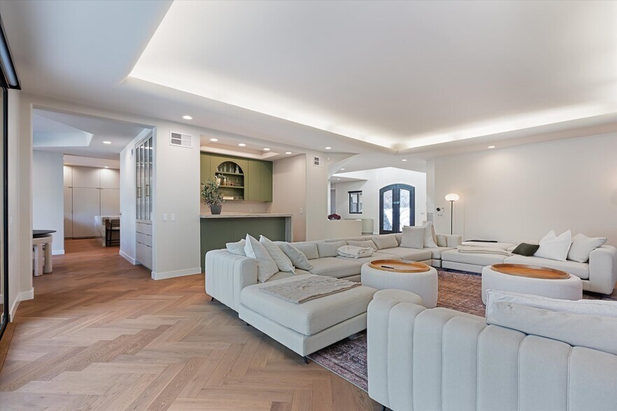 Building Photo - 17437 Oak Creek Ct