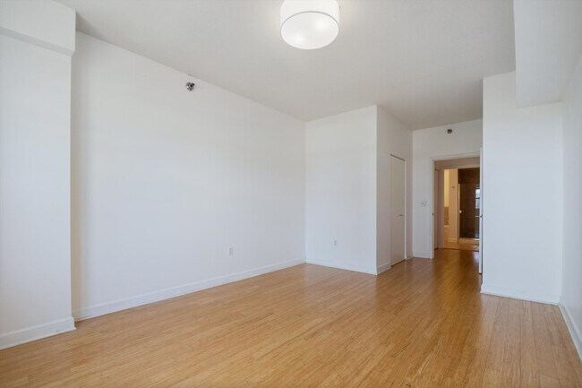 Building Photo - 5 E 14th Pl