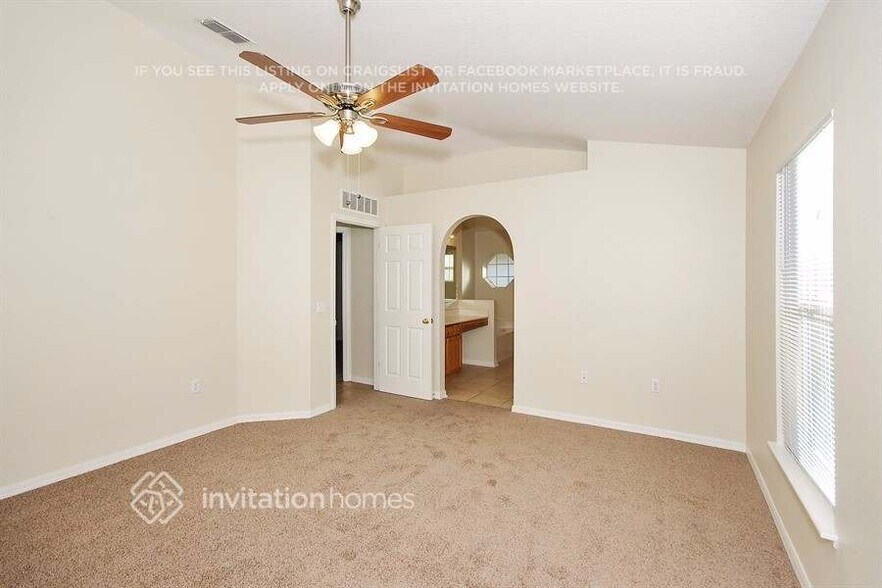 Building Photo - 159 Velveteen Pl