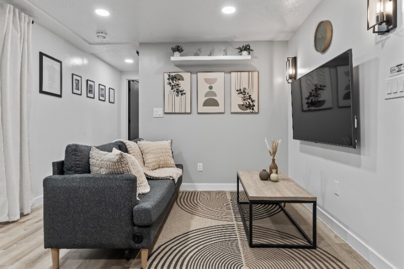 Primary Photo - 610 W 5735 S