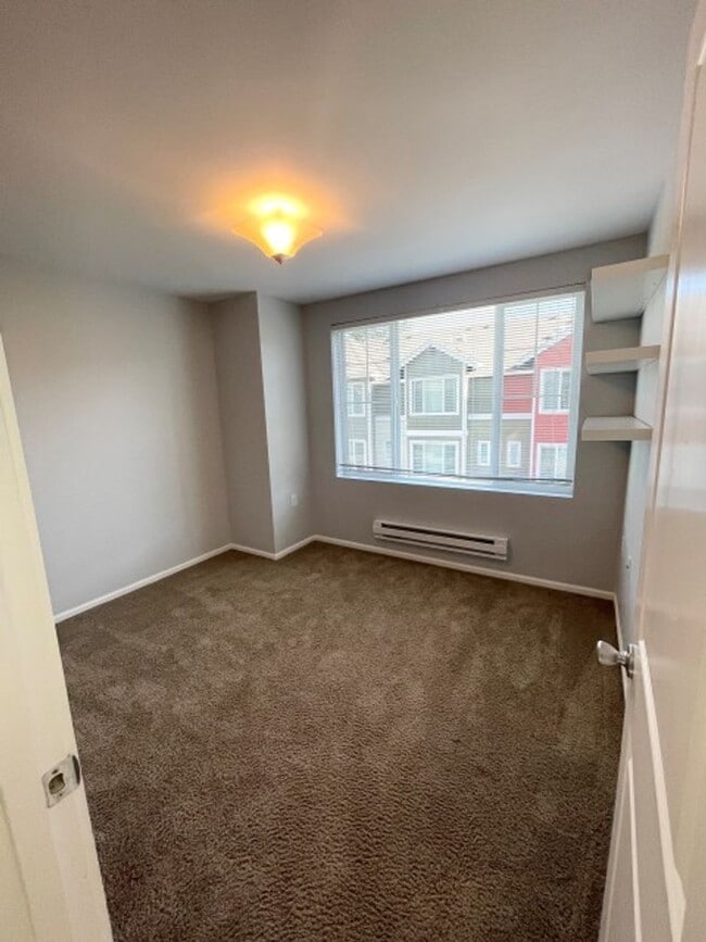 Building Photo - 3bd/3.5ba Bothell Townhouse
