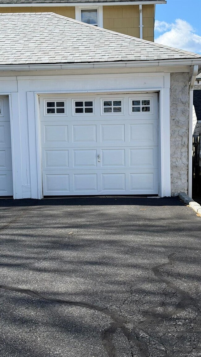 Building Photo - 64 Anstice St