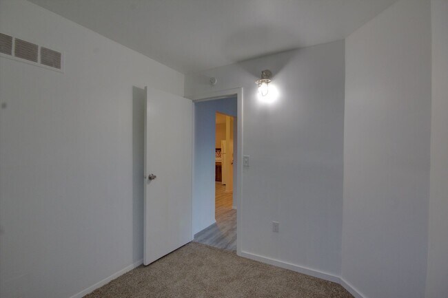 Building Photo - SL GRA1105