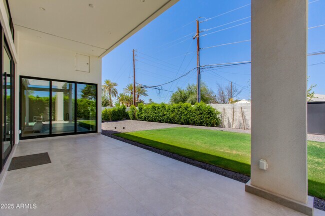 Building Photo - 4002 E Avalon Dr