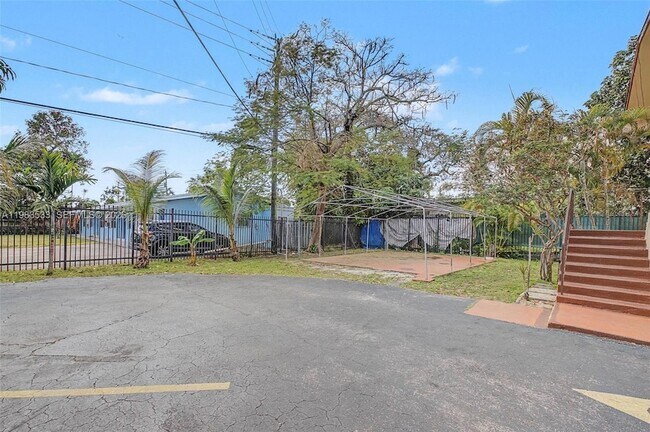 Building Photo - 60 NW 79th St