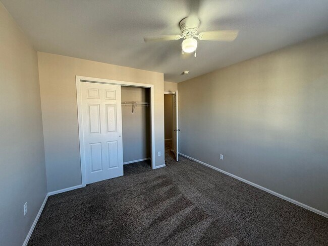 Building Photo - Nice Three Bedroom Townhome 80916
