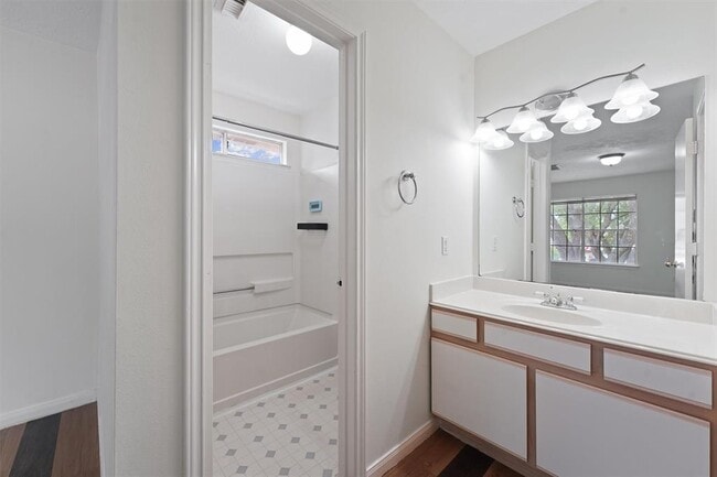 Building Photo - 16131 Canaridge Dr