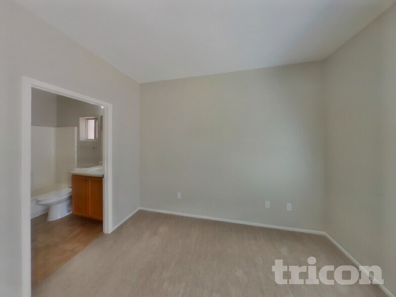 Building Photo - 3613 E Carisbrook Dr