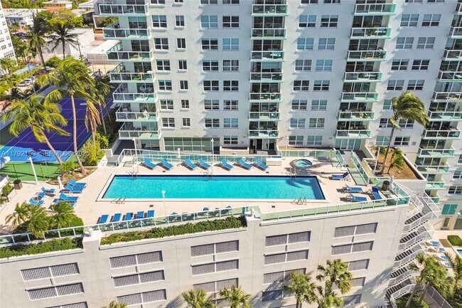 Building Photo - 650 West Ave