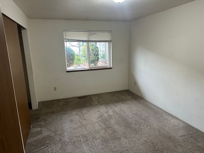 Building Photo - Mount Vernon 2 Bedroom with Garage