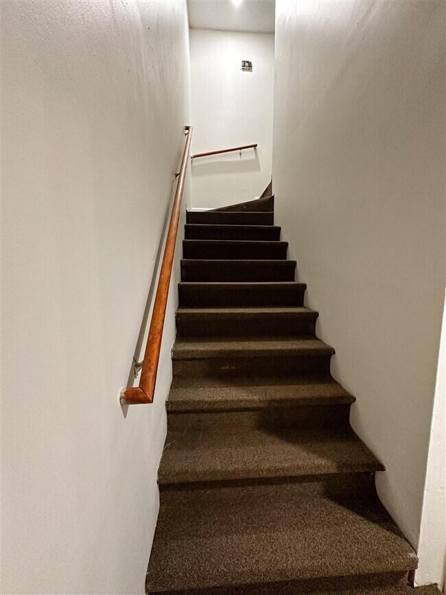 Building Photo - 1225 N Lee Dr