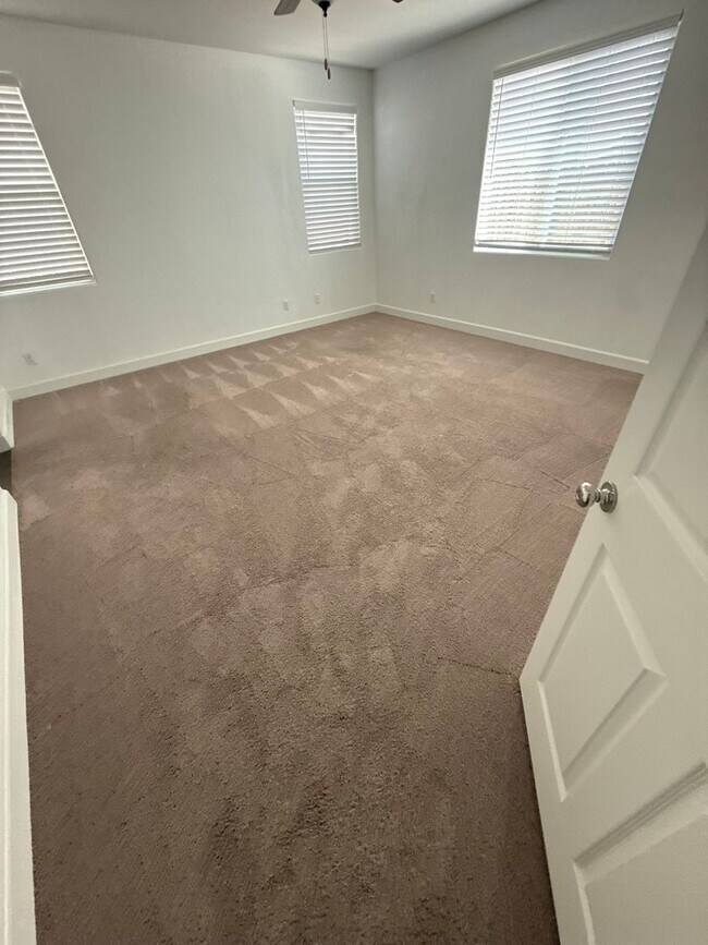 Building Photo - HALF OFF 1ST MONTHS RENT