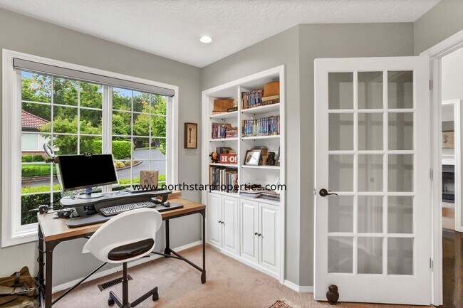 Building Photo - Lake Oswego Perfection