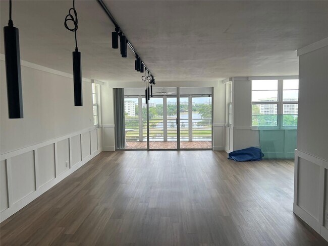 Building Photo - 3095 N Course Dr