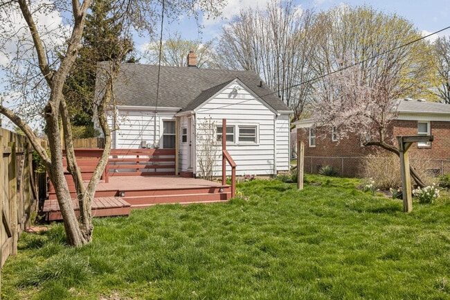 Building Photo - 5078 Evanston Ave