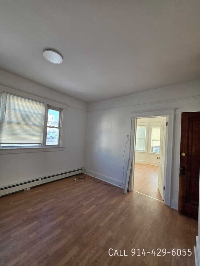 Building Photo - 622 Agar St