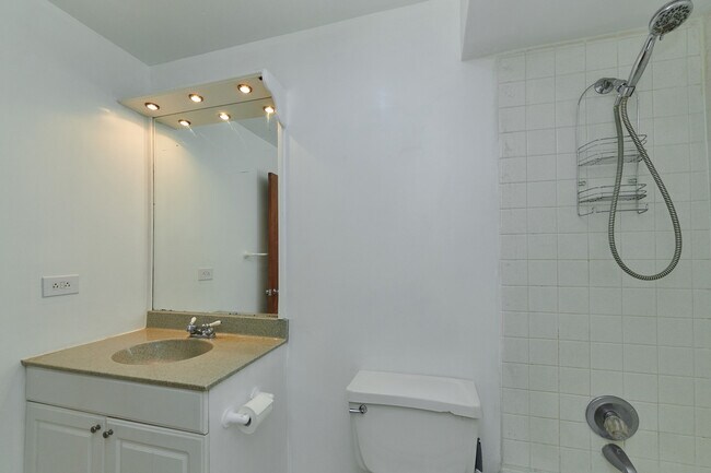 Building Photo - 1762 W Highland Ave