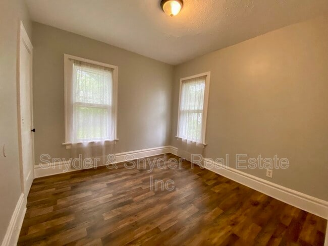 Building Photo - 400 Cloverdale Ave