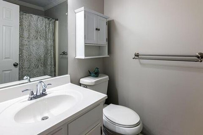Building Photo - Harpeth Woods Home with Large Fenced in Ya...