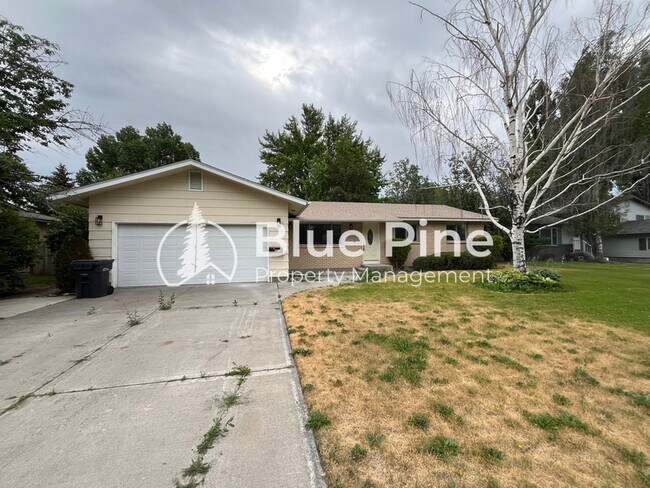 Building Photo - 3095 Disney Dr