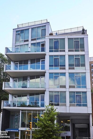 Building Photo - 3751 Riverdale Ave