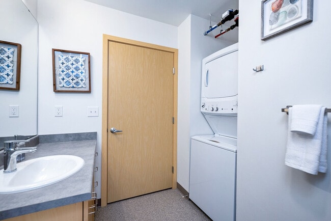 Building Photo - 1715 S McClellan St