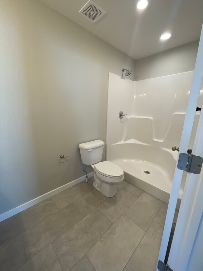 Building Photo - 692 N Jozlynn Ave