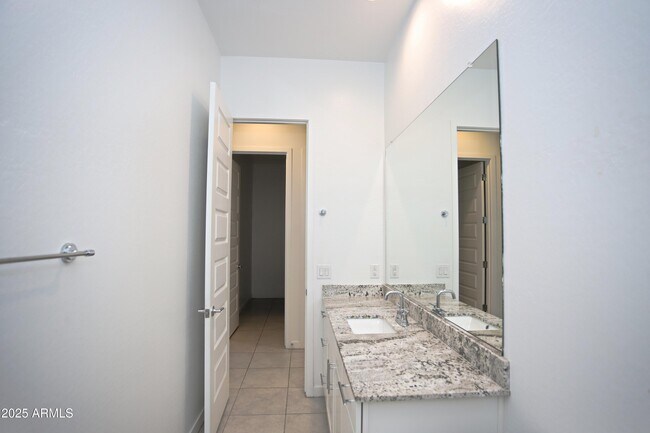 Building Photo - 4623 S 111th Dr