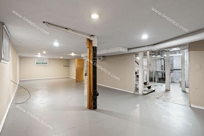 Building Photo - 4 Bedroom, 3 Bathroom Home 3000 + Square feet - A Must See In Abernethy School Boundary