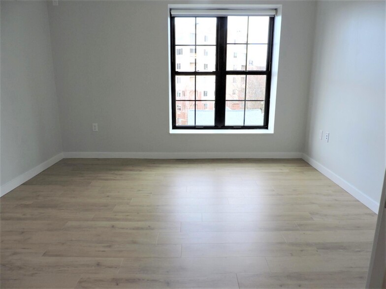 Building Photo - 9 Soden St