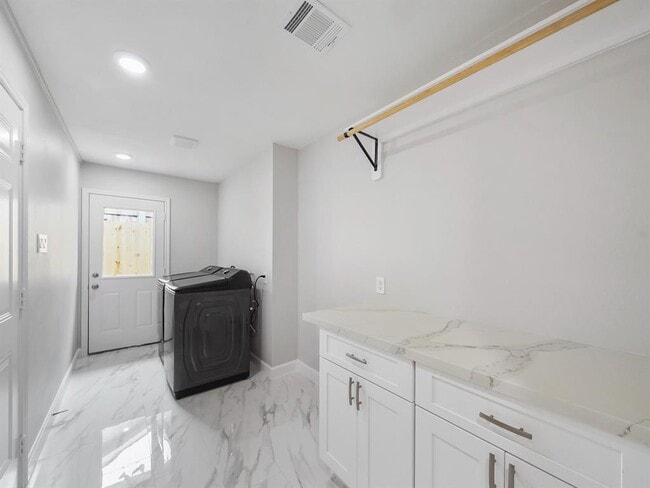 Building Photo - 13546 Wimbledon Dr