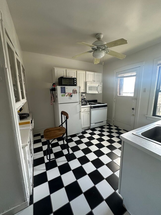 Interior Photo - 2523-29 Webster