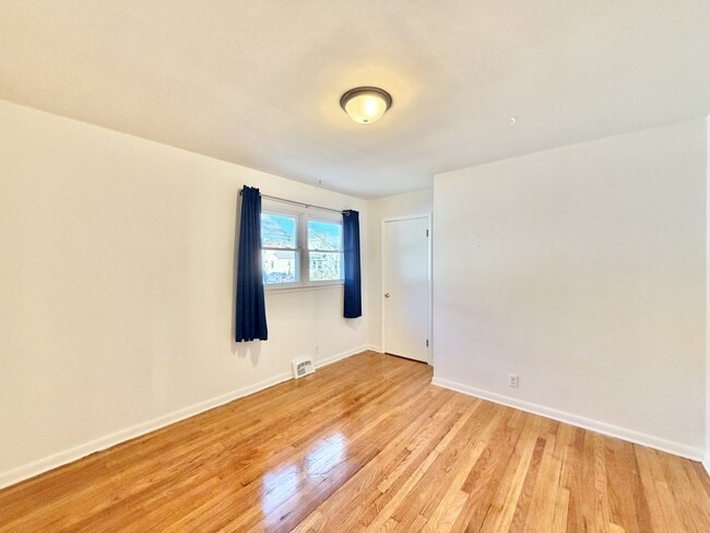 Building Photo - 1616 Dewey Ave