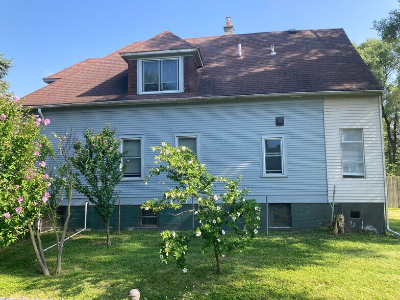 North Side - 12087 Saint Aubin St