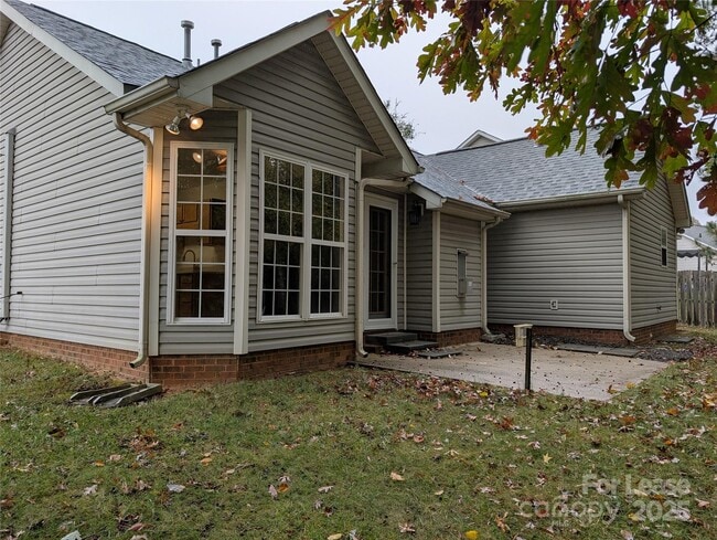 Building Photo - 3114 Pine Pointe St