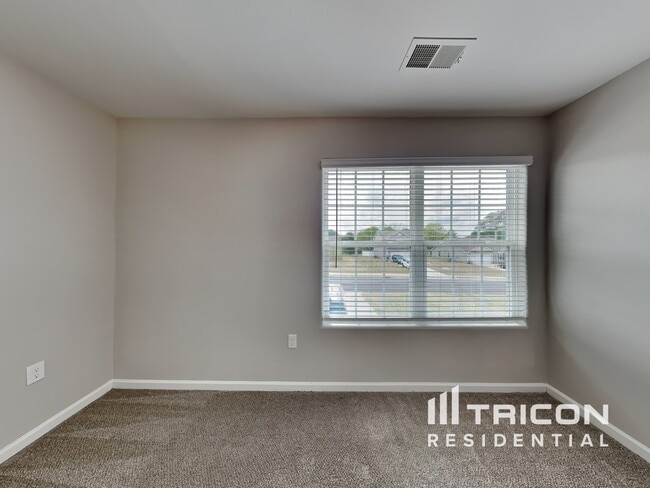 Building Photo - 260 Belcaro Dr