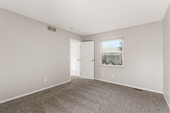 Building Photo - 7609 Seasons Dr