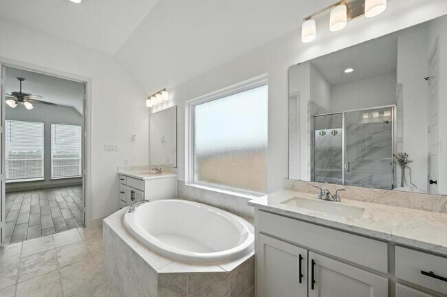 Building Photo - 1101 Briar Oak Ln