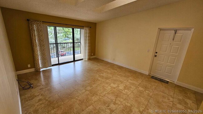 Building Photo - 205 Foxtail Dr