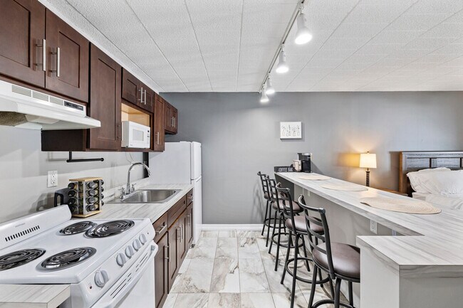 Building Photo - 30 US-9W