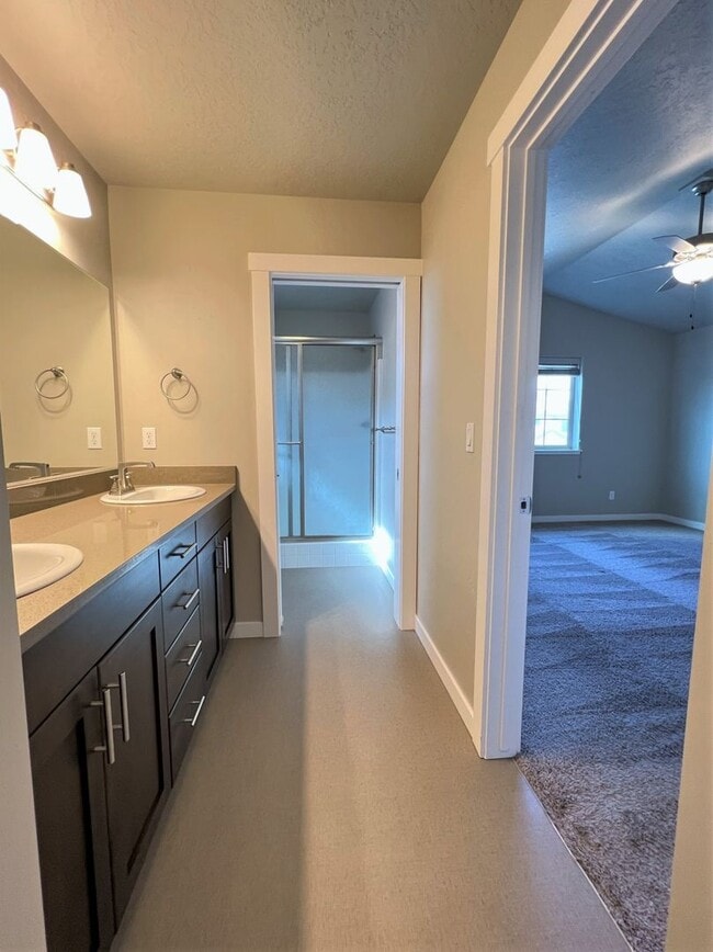 Building Photo - Beautiful 4 bed 2.5 bath Blackrock home in the Verado Subd just off N Locust Grove and Ustick Rd