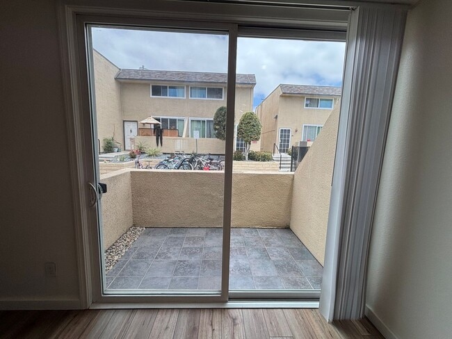 Building Photo - Spacious 2 Bedroom, 1.5 Bath Two-Story Townhome in Clairemont