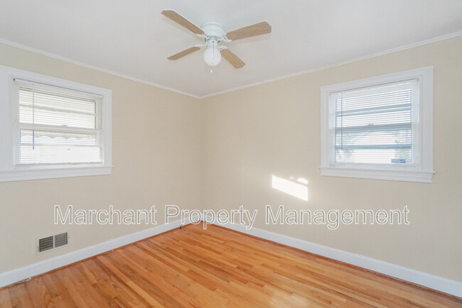 Building Photo - 23 Brownwood Dr