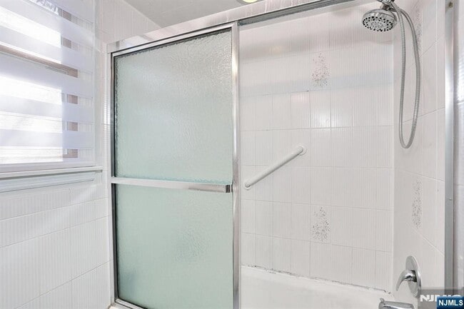 Building Photo - 173 Willowdale Ave