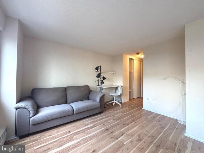 Building Photo - 2101 Chestnut St