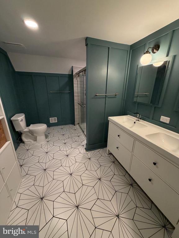 Building Photo - 7000 Old Cabin Ln