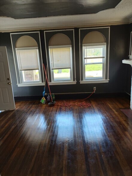Building Photo - 3311 W Grand St