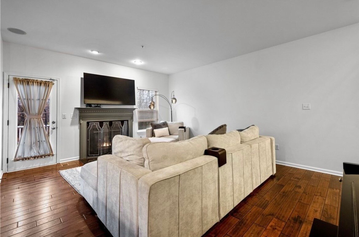 Building Photo - 294 Maple Ridge Dr