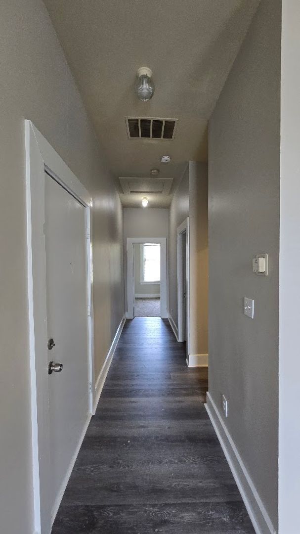 Building Photo - 2-BED SECTION 8 APPROVED