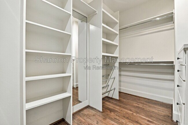 Building Photo - 1108 Peveto St